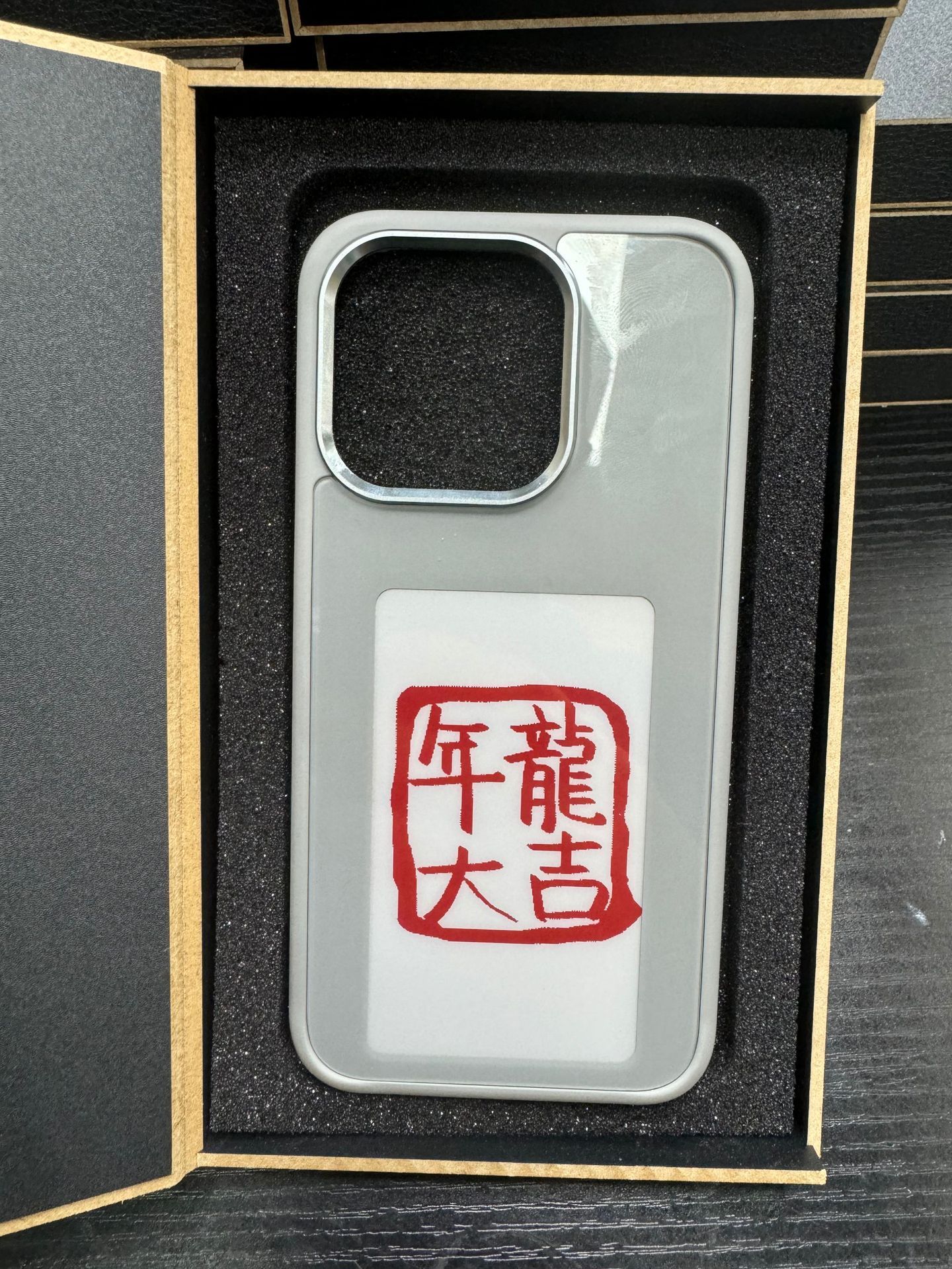 E-ink Screen Phone Case – Unlimited Screen Projection | Personalized Battery-Free Luxury Phone Cover
