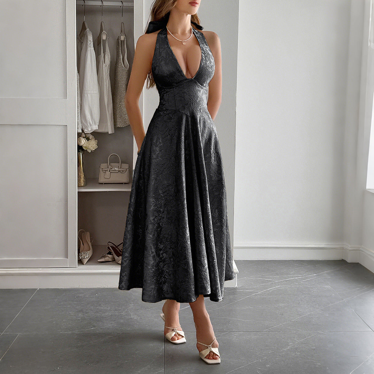 Women's Elegant Halter Evening Dress – Waist-Defined Formal Gown (European & American Style)