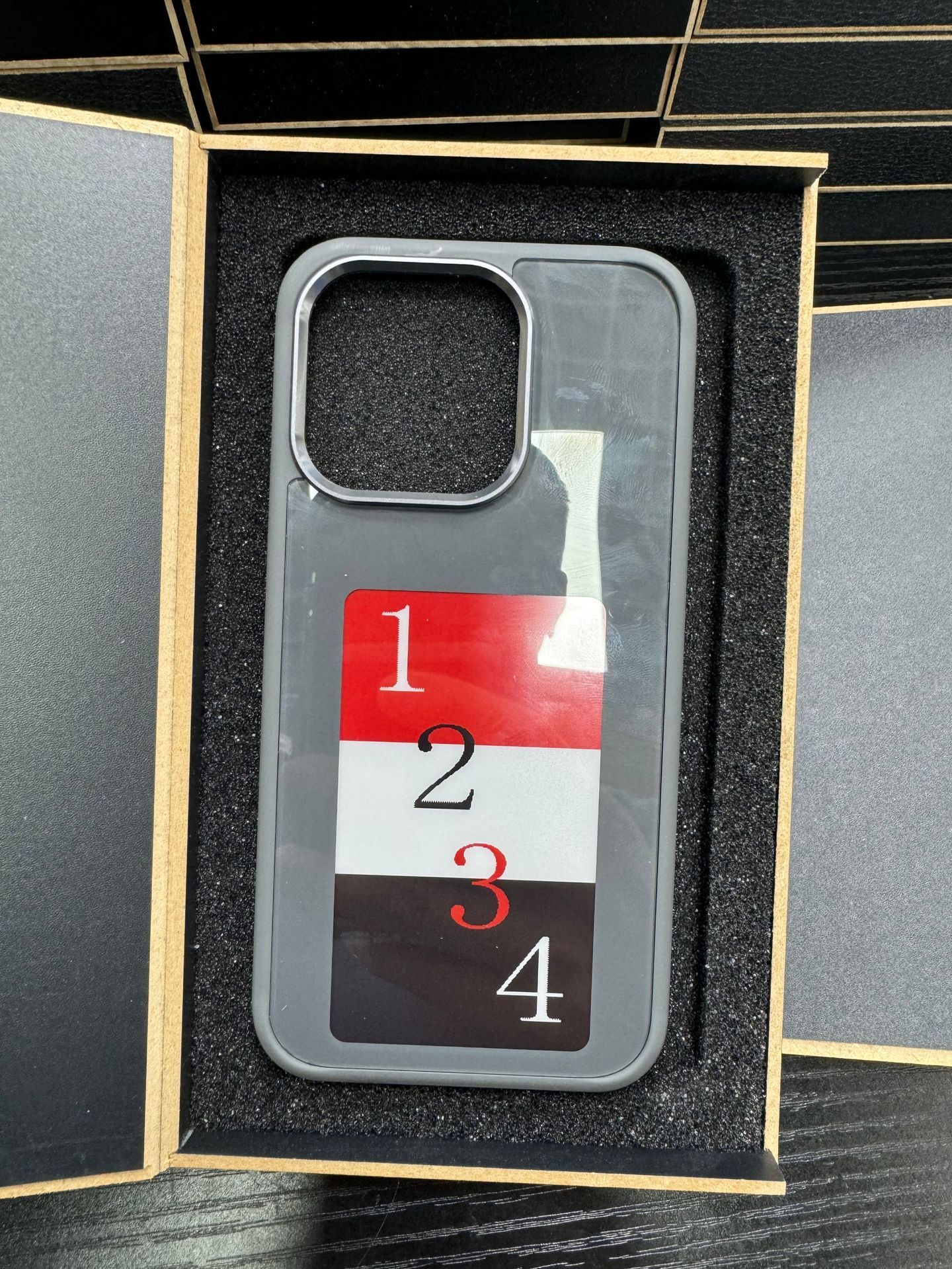 E-ink Screen Phone Case – Unlimited Screen Projection | Personalized Battery-Free Luxury Phone Cover